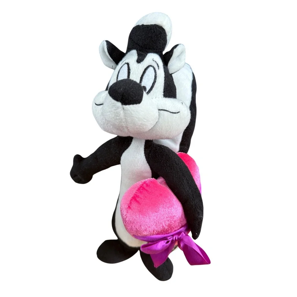 Pepe Le Pew Looney Tunes plush holding heart Classic stuffed animal collectible‎